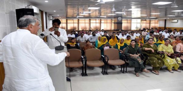 हिसार : सेवा, सुशासन और गरीब कल्याण की भावना के साथ सरकार ने विकास के नए आयाम स्थापित किए : रणधीर पनिहार