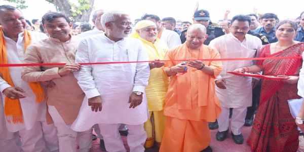 अब चिल्लूपार के लाेगाें काे आजीविका के लिए विदेश नहीं जाना पड़ेगा : मुख्यमंत्री