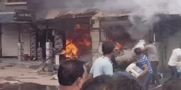 इंदौर में मल्टी के नीचे हार्डवेयर दुकान में भीषण आग, मची अफरा-तफरी, 20 हजार लीटर पानी से पाया काबू