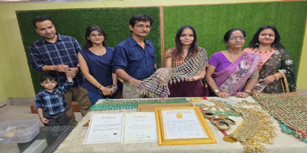 अनुराधा सोनी ने बनाया एम-सील एपॉक्सी से अनूठा दुपट्टा, गोल्डन बुक ऑफ वर्ल्ड रिकॉर्ड्स में दर्ज हुआ नाम