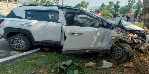 लातेहार में कार-बाइक की टक्कर में दो सगे भाइयों की मौत