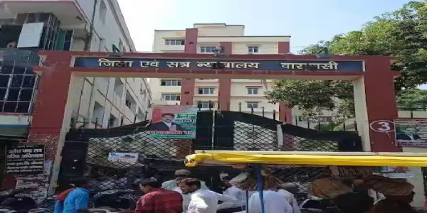 मुख्यमंत्री योगी आदित्यनाथ ने कचहरी स्थानांतरण की फाइल शासन को भेजने के दिये निर्देश