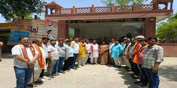 प्रबुद्धजन संवाद अभियान : भाजपा की नीतियों को घर-घर पहुंचाने पहुंची सांसद गीता शाक्य