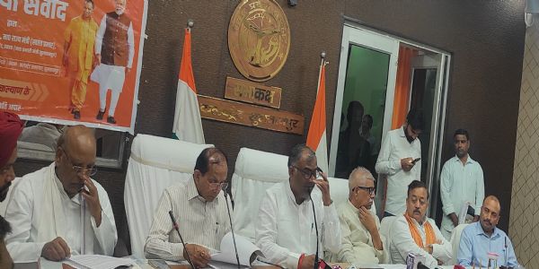 प्रधान मंत्री मोदी के नेतृत्व में देश आगे बढ़ रहा है : गिरीश चंद्र