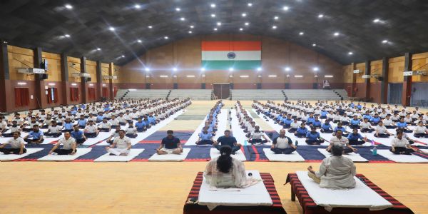 योग से जागता है ऊर्जा और आत्मविश्वास: कुलपति