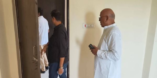 सरयू ने मंत्री से की 15 तक पीएम आवास के लाभुकों को फ्लैट सौंपने की मांग