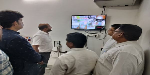 डीसी ने किया ईवीएम वेयरहाउस का निरीक्षण, सुरक्षा व्यवस्था का लिया जायजा