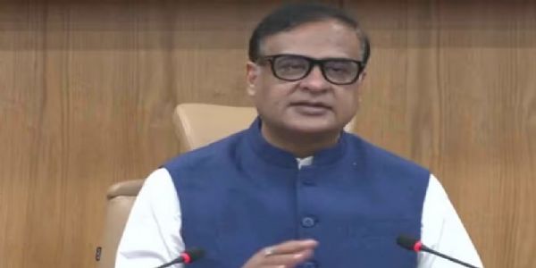 असमः कैबिनेट बैठक के बाद संवाददाता सम्मेलन को संबोधित करते मुख्यमंत्री डॉ. हिमंत बिस्व सरमा असमः कैबिनेट बैठक के बाद संवाददाता सम्मेलन को संबोधित करते मुख्यमंत्री डॉ. हिमंत बिस्व सरमा