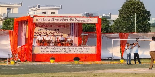 वर्ग समापन कार्यक्रम में मंचासीन अतिथि। वर्ग समापन कार्यक्रम में मंचासीन अतिथि।