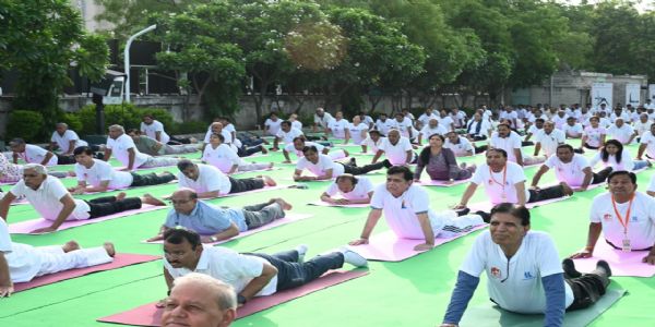 योग केवल व्यायाम नहीं, बल्कि स्वस्थ एवं संतुलित जीवन जीने की कला है : डॉ. प्रेमचंद बैरवा