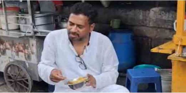मंत्री शंकर घोष का सादगी भरा अंदाज, सड़क किनारे दुकान में किया नाश्ता