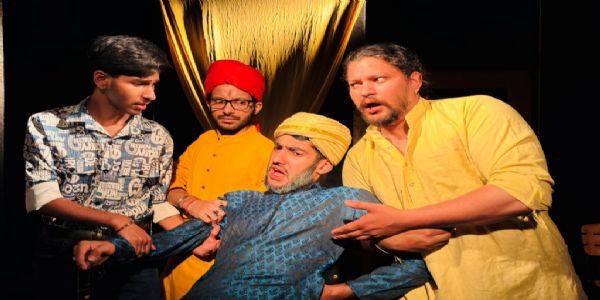 नटरंग के ‘संडे थिएटर’ में गूंजे ठहाके, ‘शातिर खिलाड़ी’ ने दर्शकों को किया लोटपोट