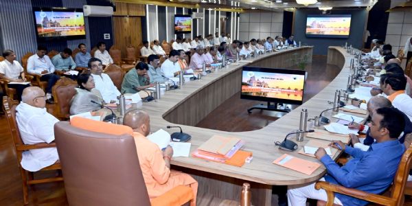 निर्माण कार्यों में लाएं तेजी, गुणवत्ता के साथ समय से पूरे हों काम : योगी आदित्यनाथ