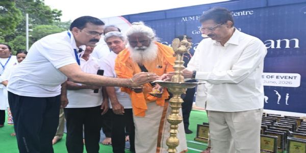 कोणार्क सूर्य मंदिर में सामूहिक सूर्य नमस्कार कार्यक्रम में शामिल हुए राज्यपाल