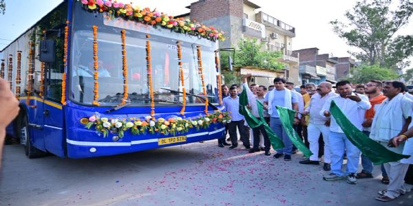 दिल्ली सरकार का बड़ा कदम, दिचाऊं कलां और आनंद विहार आईएसबीटी के बीच शुरू हुई नई बस सेवा 