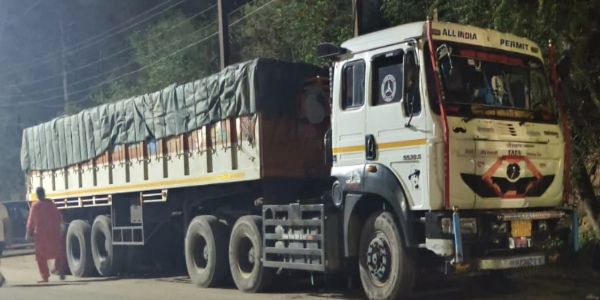 कोरबा में लाखों रुपये का बैटरी स्क्रैप परिवहन पकड़ा गया, पर्यावरण विभाग ने वाहन पुलिस को सौंपा