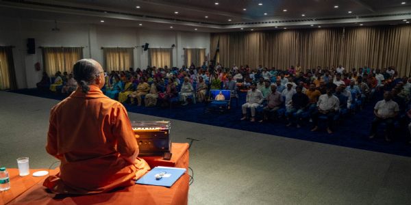 योग आत्मिक और मानसिक विकास का आधार है : स्वामी ईश्वरानन्द गिरि