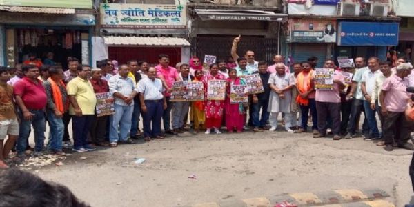 (अपडेट ) गोविंदपुर-खासमहल में सड़क निर्माण में देरी के खिलाफ ग्रामीणों ने दिया धरना