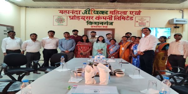 पोठिया की टी प्रोसेसिंग इकाई पहुंची आईएएस प्रशिक्षुओं की टीम
