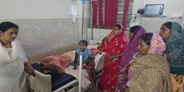 जंगली फल खाने से एक ही परिवार के नाै बच्चों की तबीयत बिगड़ी