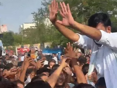 सीजेपी के प्रदर्शन में हंगामा: संस्थापक अभिजीत दीपके को जडा थप्पड़