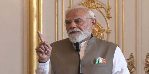प्रेस वक्तव्य देते प्रधानमंत्री प्रेस वक्तव्य देते प्रधानमंत्री