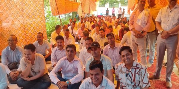 आयुर्वेदिक चिकित्सकों का अनिश्चितकालीन कार्य बहिष्कार शुरू