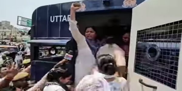 वाराणसी में हिरासत में ली गई विधायक पल्लवी पटेल, नीट परीक्षा को लेकर देना चाहती थी ज्ञापन