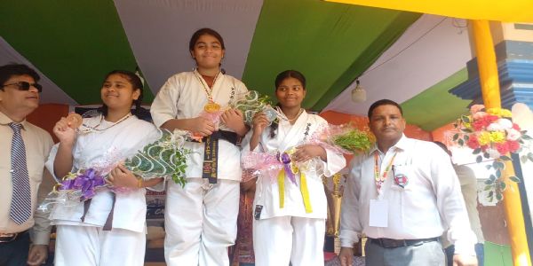 इंडो नेपाल कराटे चैंपियनशिप में आशिहारा के खिलाड़ियों ने जीते छह गोल्ड मेडल