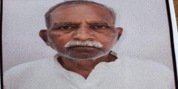 पूर्व प्रधान का शव घर के पीछे टीनशेड में लटकता मिला