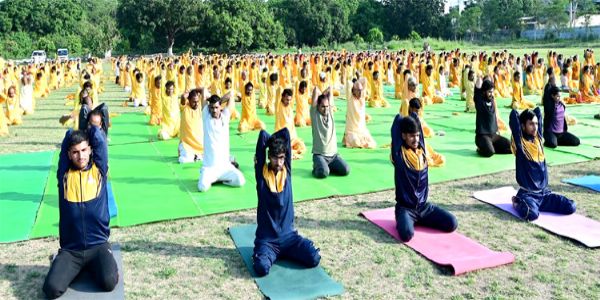 देसंविवि में अंतर्राष्ट्रीय योग शकॉमन योग प्रोटोकॉल के तहत सामूहिक योगाभ्यास