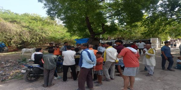 सरकारी अस्पताल के पास नाले में युवक का मिला शव