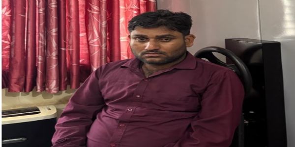 पचास हजार की रिश्वत लेते ग्राम विकास अधिकारी गिरफ्तार