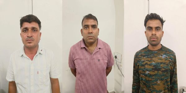 वन विभाग के तीन फॉरेस्ट गार्ड दस हजार की रिश्वत लेते गिरफ्तार