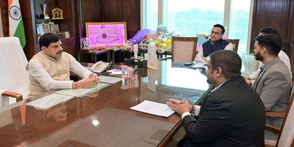 मप्र के मुख्यमंत्री से मिले जीनानी कम्पनी के पदाधिकारी मप्र के मुख्यमंत्री से मिले जीनानी कम्पनी के पदाधिकारी