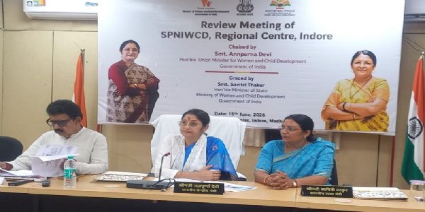 इंदौर में केन्द्रीय मंत्री अन्नपूर्णी देवी विभागीय योजनाओं की प्रगति की समीक्षा करते हुए इंदौर में केन्द्रीय मंत्री अन्नपूर्णी देवी विभागीय योजनाओं की प्रगति की समीक्षा करते हुए