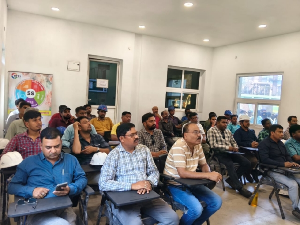 प्रशिक्षण में शामिल कर्मचारी प्रशिक्षण में शामिल कर्मचारी