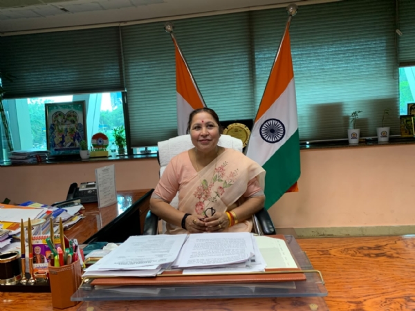 दिल्ली नगर निगम में स्थायी समिति अध्यक्ष सत्या शर्मा पत्रकार वार्ता को संबोधित करते हुए। दिल्ली नगर निगम में स्थायी समिति अध्यक्ष सत्या शर्मा पत्रकार वार्ता को संबोधित करते हुए।