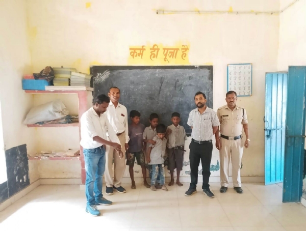 कार्यक्रम की तस्वीर। कार्यक्रम की तस्वीर।