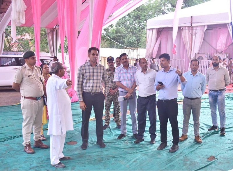 कलेक्टर ने किया तैयारियों का निरीक्षण