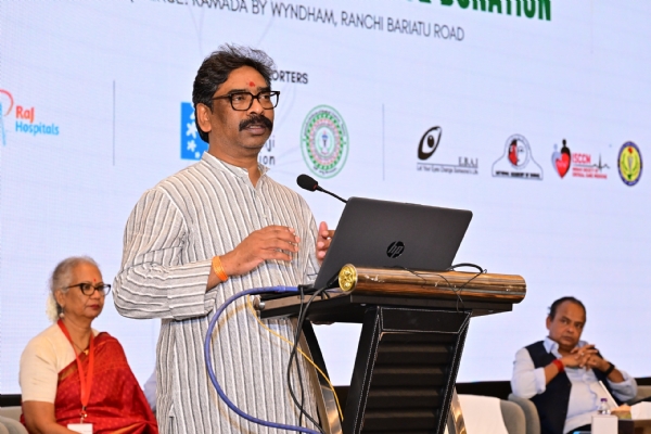 मुख्यमंत्री कार्यक्रम को संबोधित करते हुए मुख्यमंत्री कार्यक्रम को संबोधित करते हुए