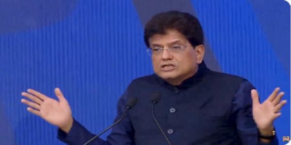 फ्रांस के नीस में आयोजित कार्यक्रम को संबोधित करते पीयूष गोयल फ्रांस के नीस में आयोजित कार्यक्रम को संबोधित करते पीयूष गोयल