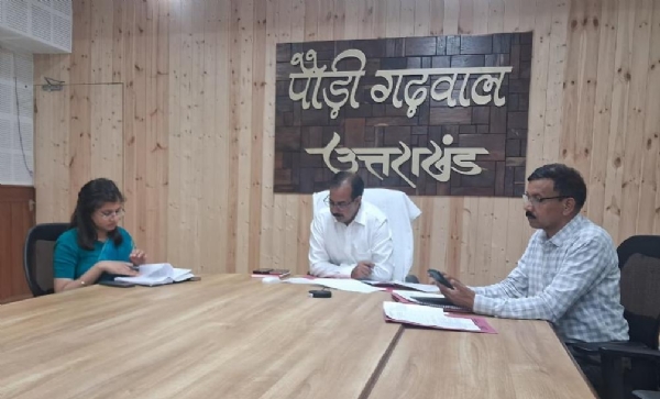 बेटा में एसआईआर प्रगति की समीक्षा करते एडीएम। बेटा में एसआईआर प्रगति की समीक्षा करते एडीएम।