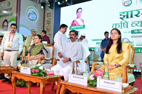 मुख्यमंत्री सहित अन्य मुख्यमंत्री सहित अन्य