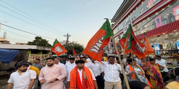 भाजपा कार्यकर्ताओं ने बांकीपुर विधानसभा में चलाया डोर-टू-डोर जनसंपर्क