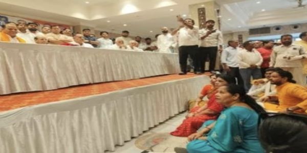 भाजपा महिला कार्यकर्ताओं ने क्षेत्रीय अध्यक्ष के सामने किया हंगामा