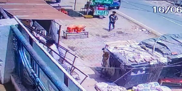 दिनदहाड़े पेट्रोल पम्प की केबिन से हजारों की चोरी,पुलिस गश्त पर सवाल