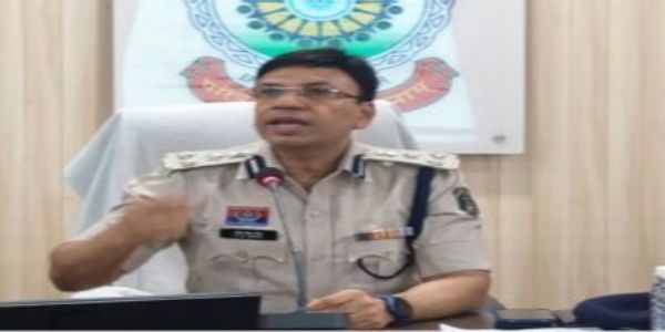 रीलबाजों पर पुलिस का एक्शन, खतरनाक स्टंट करने वाले युवा पुलिस अधीक्षक कार्यालय तलब