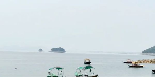 माइथन डैम में बड़ा नाव हादसा टला, चालक की सूझबूझ से 14 पर्यटकों की बची जान