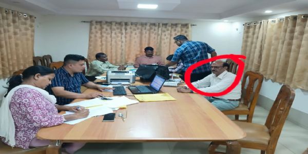 जबलपुर : लोकायुक्त की बड़ी कार्रवाई, कलेक्टर कार्यालय का रीडर 20 हजार रुपये की रिश्वत लेते रंगे हाथ गिरफ्तार